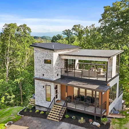 Brand New Lookout Rooftop Deck & Hot Tub